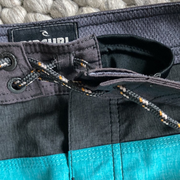 Rip Curl dark gray/teal performance board shorts - Picture 7 of 10